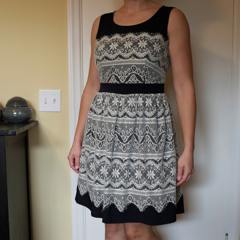 Comme Toi Dress - Ivory Lace over Navy Blue